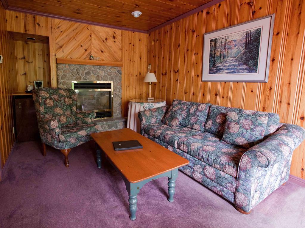 Pow Wow Point Lodge Huntsville Exterior foto